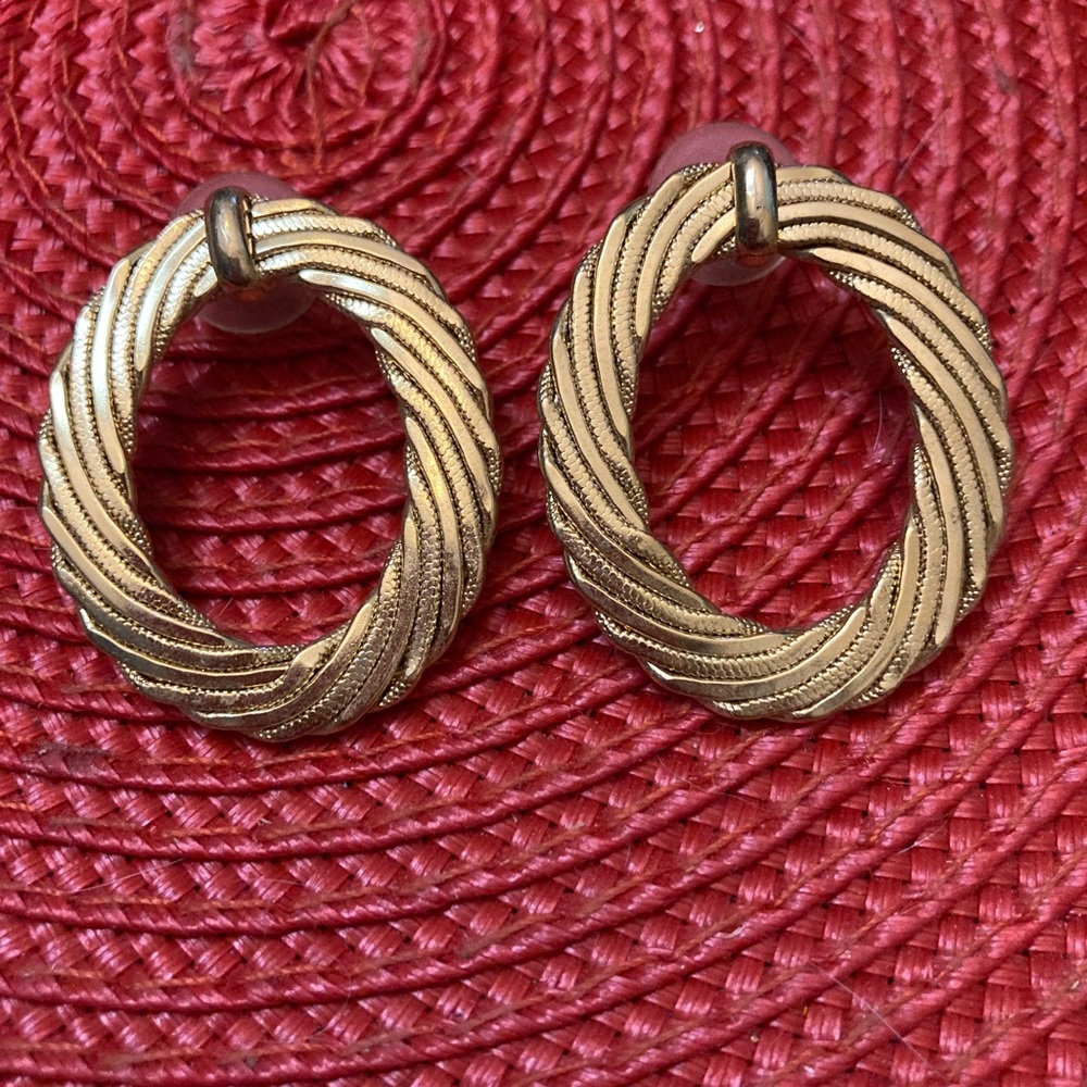 Bundle 5, get 20% off - Vintage Brass Twisted Oval Hoop Earrings